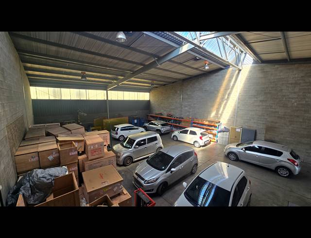 820M² WAREHOUSE TO LET IN SPARTAN
